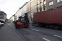 LKW gegen Bruecke wegen Rettungsgasse Koeln Muelheim P19